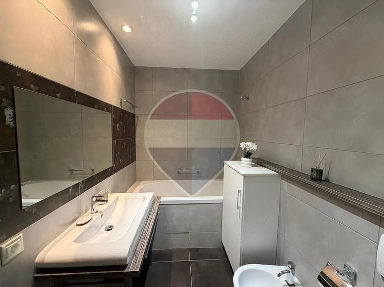 Apartament cu 4 camere decomandat în Central
