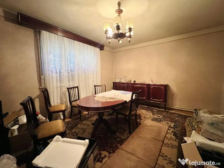 Casă cu 8 camere cu Teren 739 Mp în Mehala