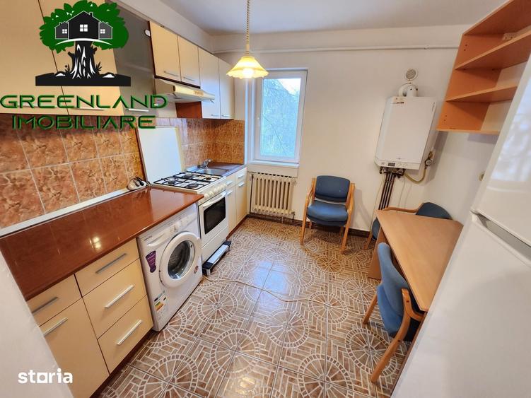 Apartament cu 2 camere semidecomandat în Podu Roș