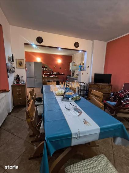 Casă cu 4 camere decomandat cu Teren 2300 Mp în Central