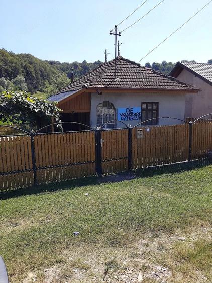 Casă cu 2 camere cu Teren 1760 Mp în Valea