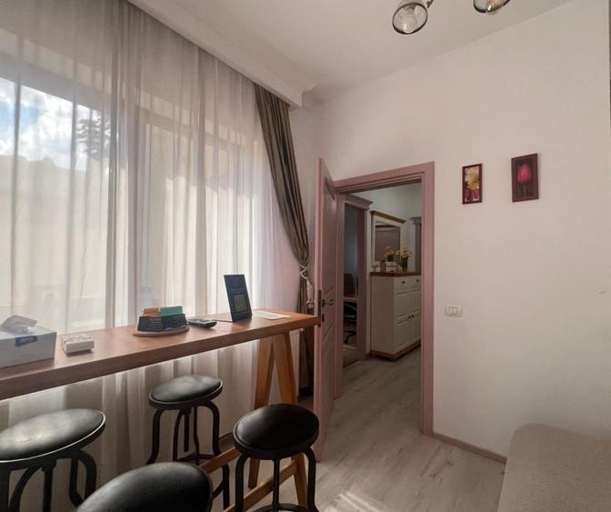 Apartament cu 2 camere decomandat, mobilat în P-ța Ovidiu