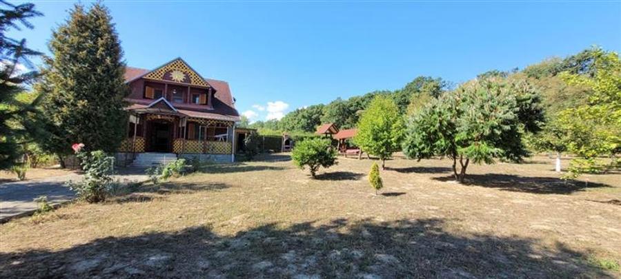 Casă individuală cu 4 camere cu Teren 2156 Mp în Exterior Sud