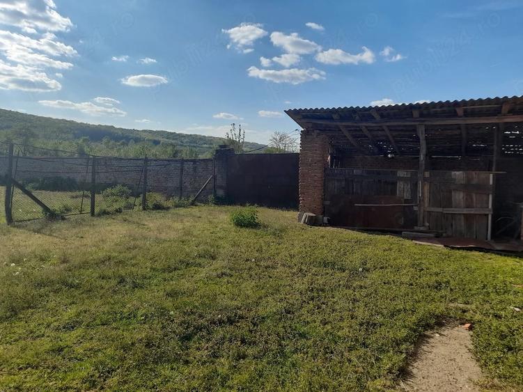 Casă cu 4 camere cu Teren 1600 Mp în Zăgujeni