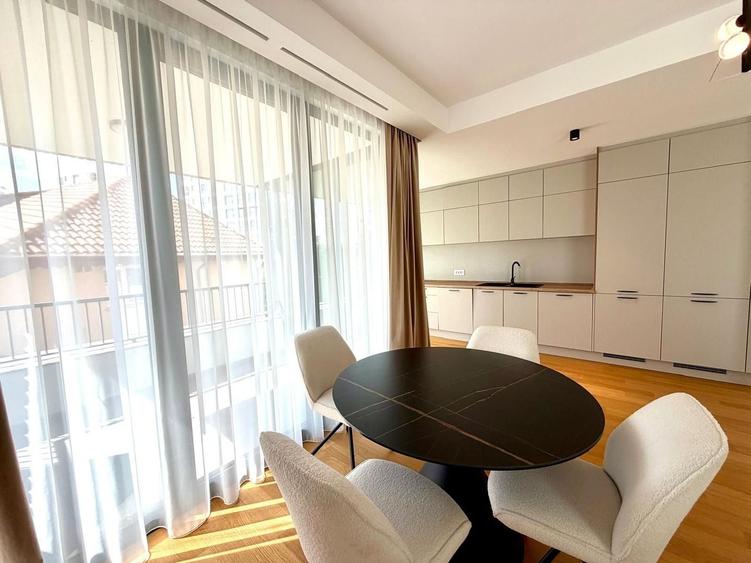 Apartament cu 3 camere, mobilat în Iancu Nicolae