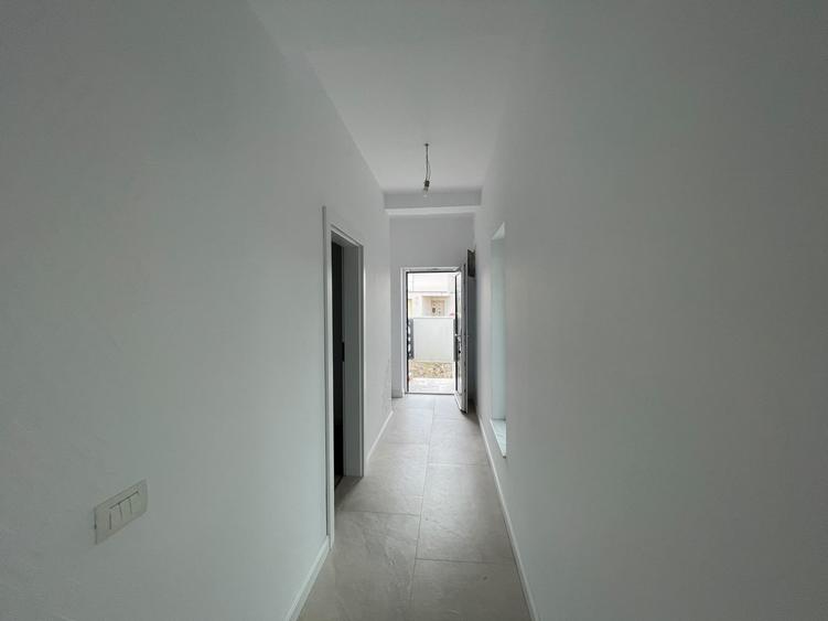 Duplex cu 5 camere cu Canalizare în Ghiroda