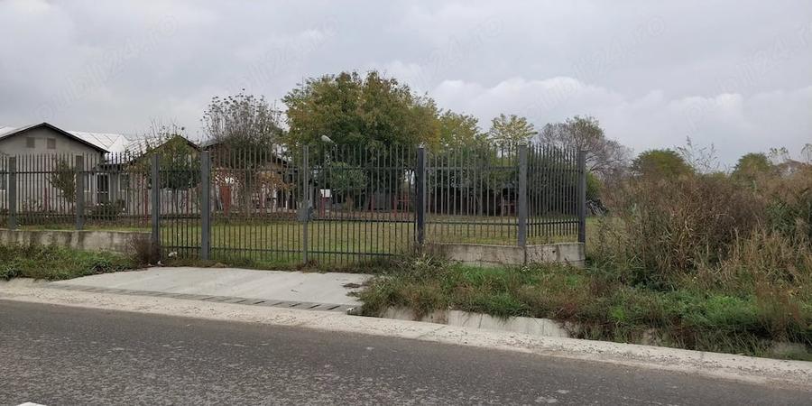Teren de 5000 mp, în Poienarii Apostoli