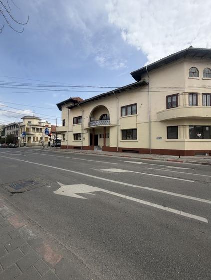 Casă individuală cu 5 camere cu Canalizare în Central