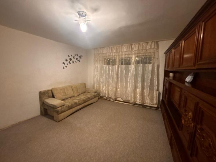 Apartament cu 2 camere semidecomandat, mobilat în Calea Moldovei