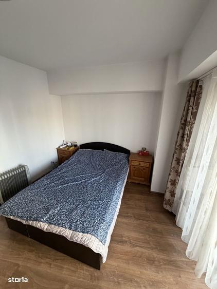 Apartament cu 5 camere decomandat în Decebal