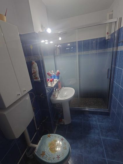 Apartament cu 4 camere decomandat în Exterior Vest