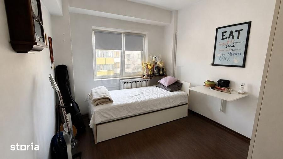 Apartament cu 4 camere decomandat în Tei