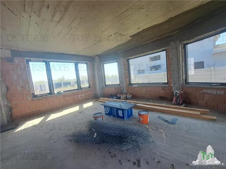 Casă individuală cu 6 camere cu Teren 1000 Mp în Corbeanca