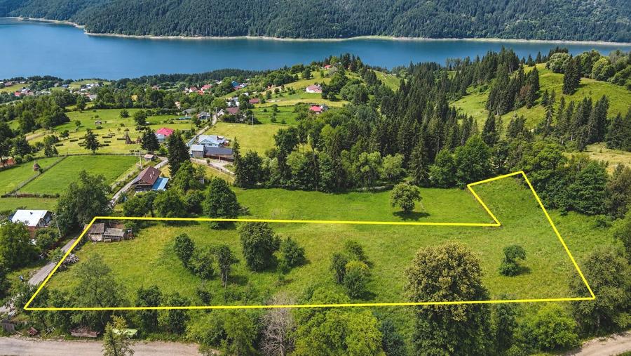 Teren agricol intravilan de 9994 mp, în Hangu