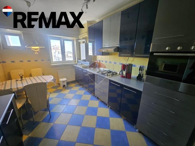 Apartament cu 3 camere decomandat, mobilat în Ultracentral