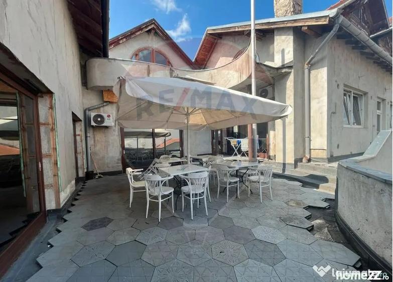 Apartament cu 4 camere decomandat în Orașul de Jos
