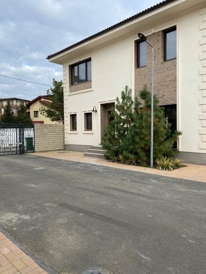 Casă individuală cu 5 camere cu Teren 350 Mp în Central