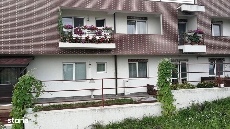 Apartament cu 3 camere decomandat, mobilat în Podu Roș