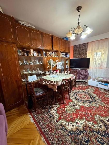 Apartament de vanzare decomandat -3 camere - 10