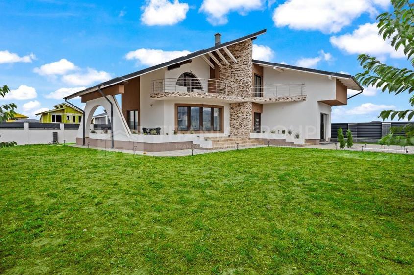 Vila cu arhitectura deosebita, teren 636mp, Cristian, Brasov - 11