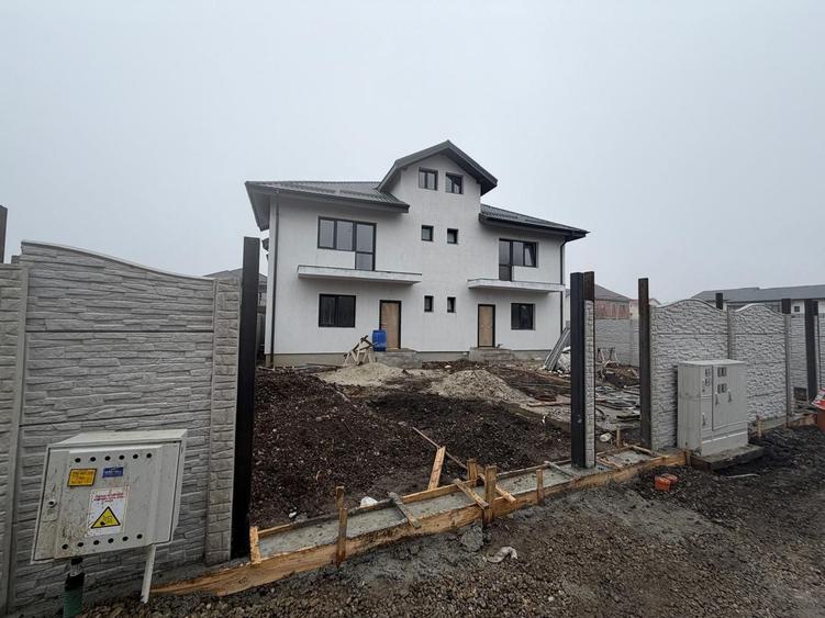 Duplex cu 3 camere cu Canalizare în Central