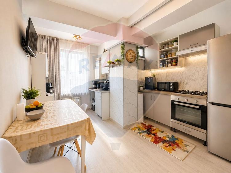 Apartament cu 3 camere, mobilat în Universitate