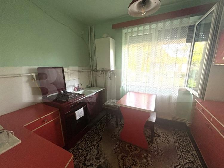 Apartament cu 2 camere semidecomandat, mobilat în Botizului