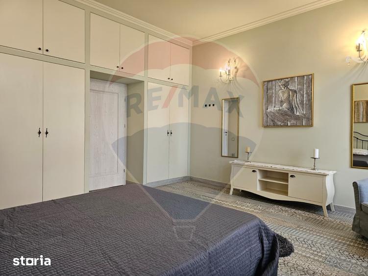 Apartament cu 4 camere, mobilat în Central
