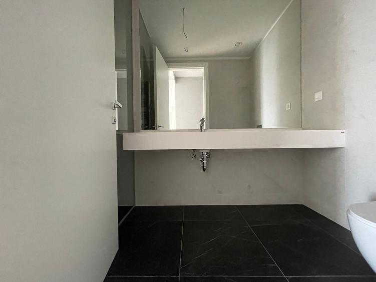Apartament cu 3 camere în Barbu Văcărescu