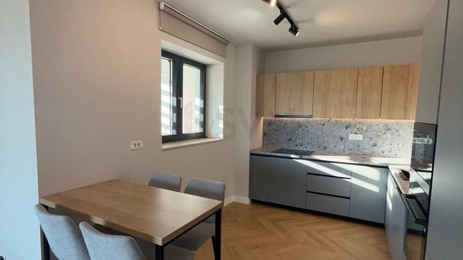 Apartament cu 4 camere semidecomandat, mobilat în Pipera