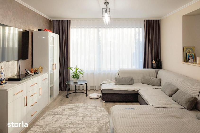 Casă cu 9 camere cu Teren 6600 Mp în Sânmartin