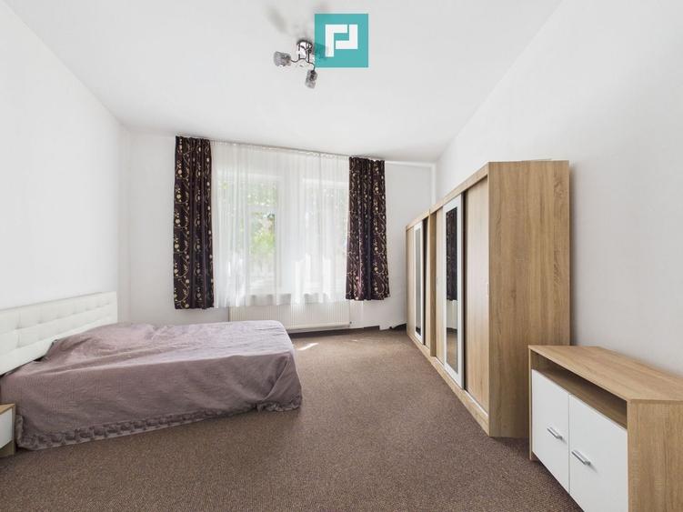 Apartament cu 4 camere semidecomandat în P-ța Spitalului