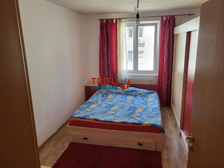 Apartament cu 3 camere semidecomandat, mobilat în Cetate