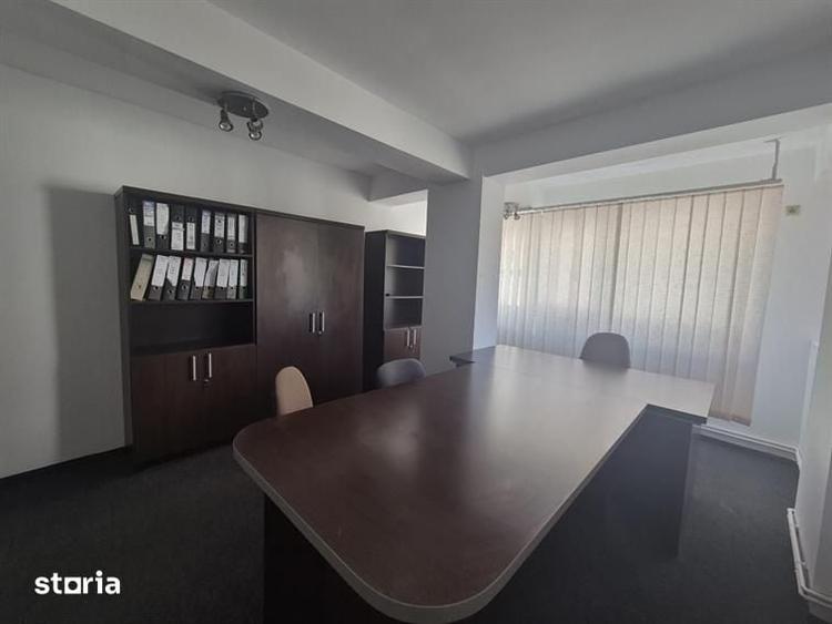 Spațiu comercial, de 80 mp, în Centrul Civic