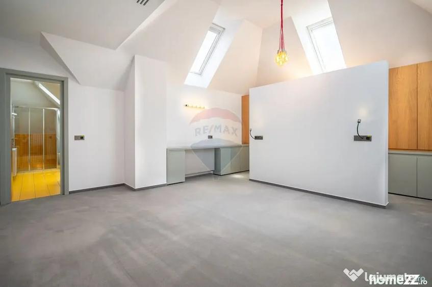 Casă cu 7 camere cu Teren 444 Mp în Dealul Cetății