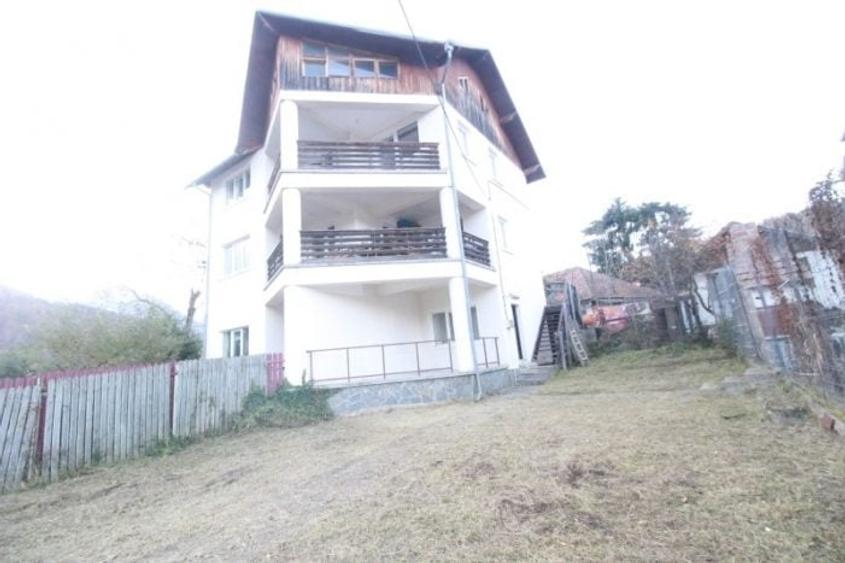 Casă cu 4 camere semidecomandat cu Teren 207 Mp în Central