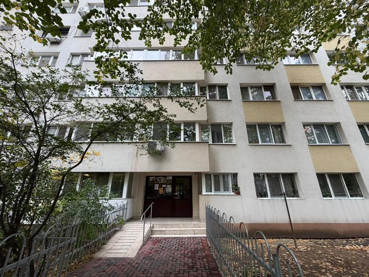 Apartament cu 2 camere semidecomandat în Dristor
