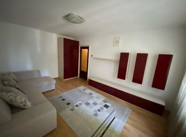 Garsonieră decomandată în Drumul Găzarului