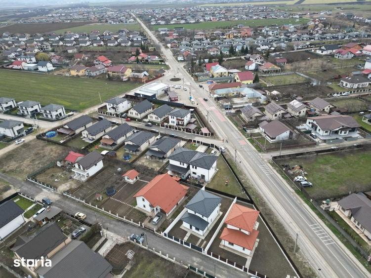 Casă cu 4 camere semidecomandat cu Teren 400 Mp în Miroslava