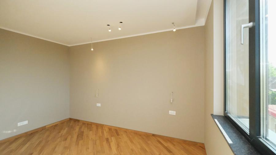 Apartament cu 4 camere în Dacia