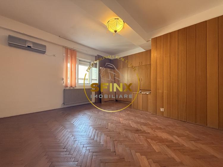 Apartament cu 4 camere decomandat în P-ța Romană