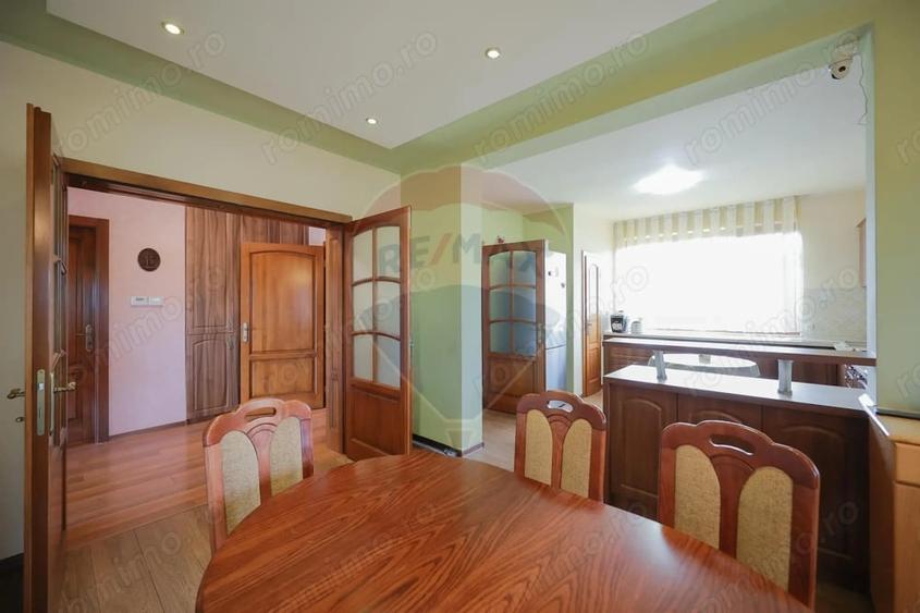 Casă cu 5 camere cu Teren 1000 Mp în Sânmartin