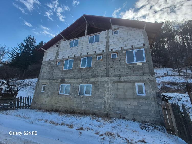 Casă individuală cu 6 camere cu Teren 800 Mp în Agârcia