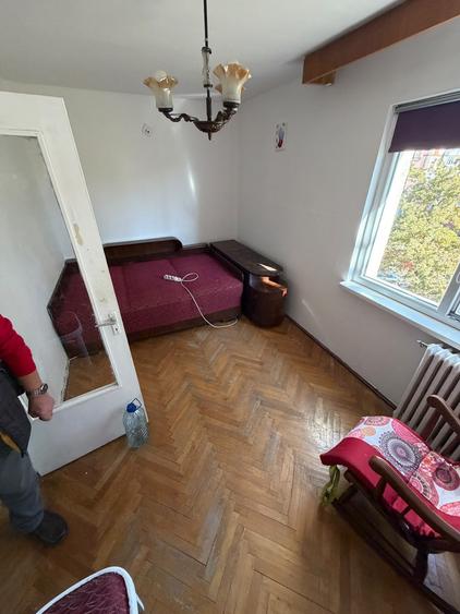Apartament cu 3 camere nedecomandat în Complex Studențesc