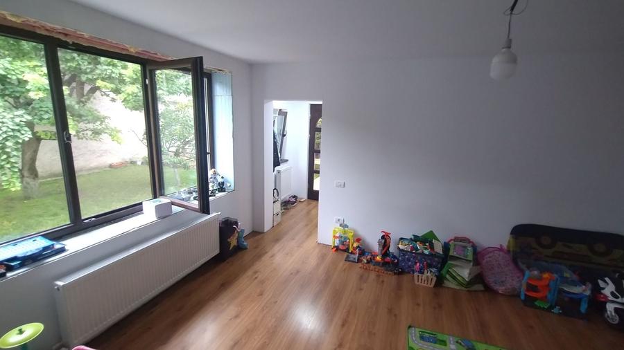 Casă individuală cu 5 camere cu Canalizare în Coiciu