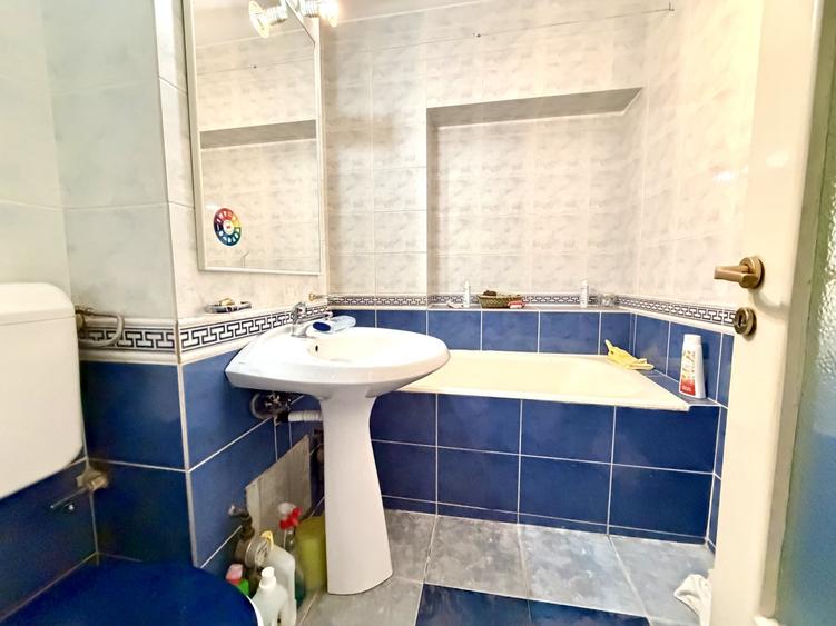 Apartament cu 4 camere semidecomandat în Complex Studențesc