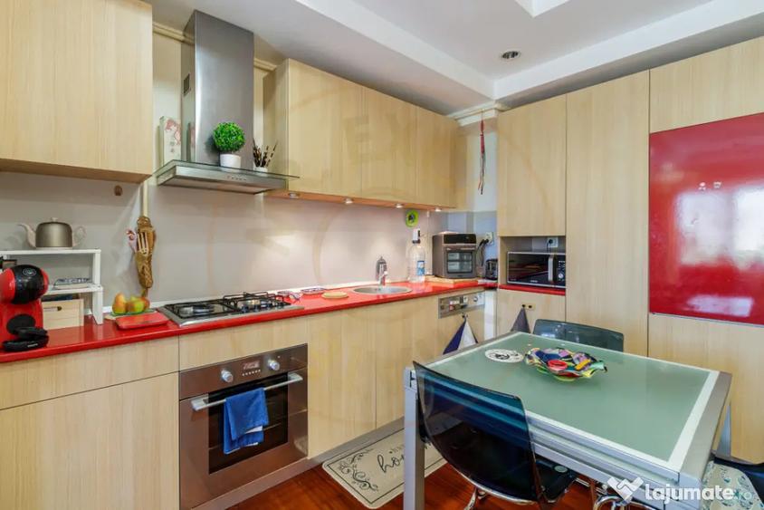Apartament cu 3 camere semidecomandat, mobilat în Ștefăneștii de Jos
