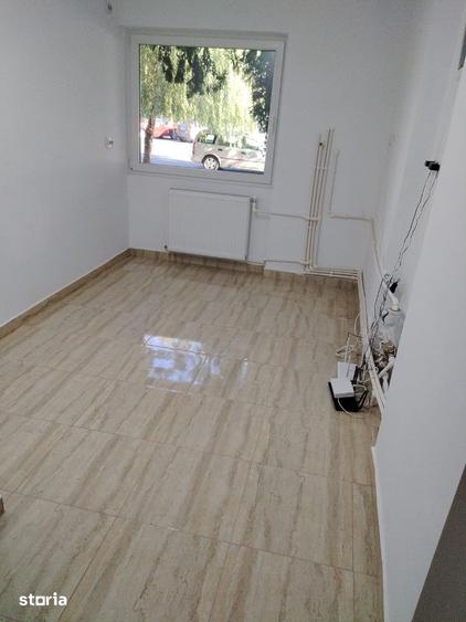 Spațiu comercial, de 13 mp, în Podgoria