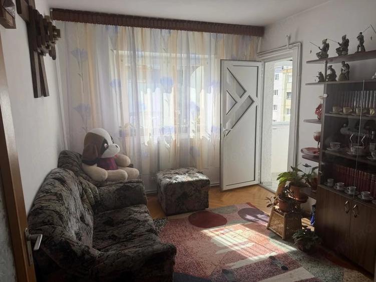 Apartament cu 4 camere decomandat în Ștrand