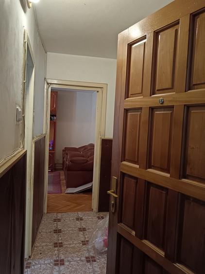 Apartament cu 4 camere decomandat în Dâmbovița
